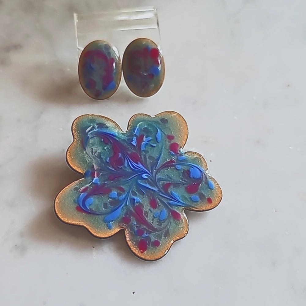 Inga signed broch set